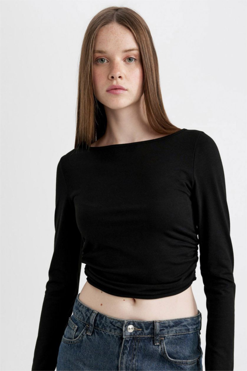 Woman Black Loose Fit Crew Neck Back Printed T-Shirt