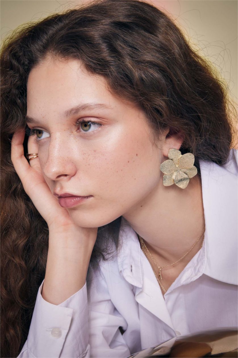 WOMAN GOLD Woman Flower Detailed Gold Earrings