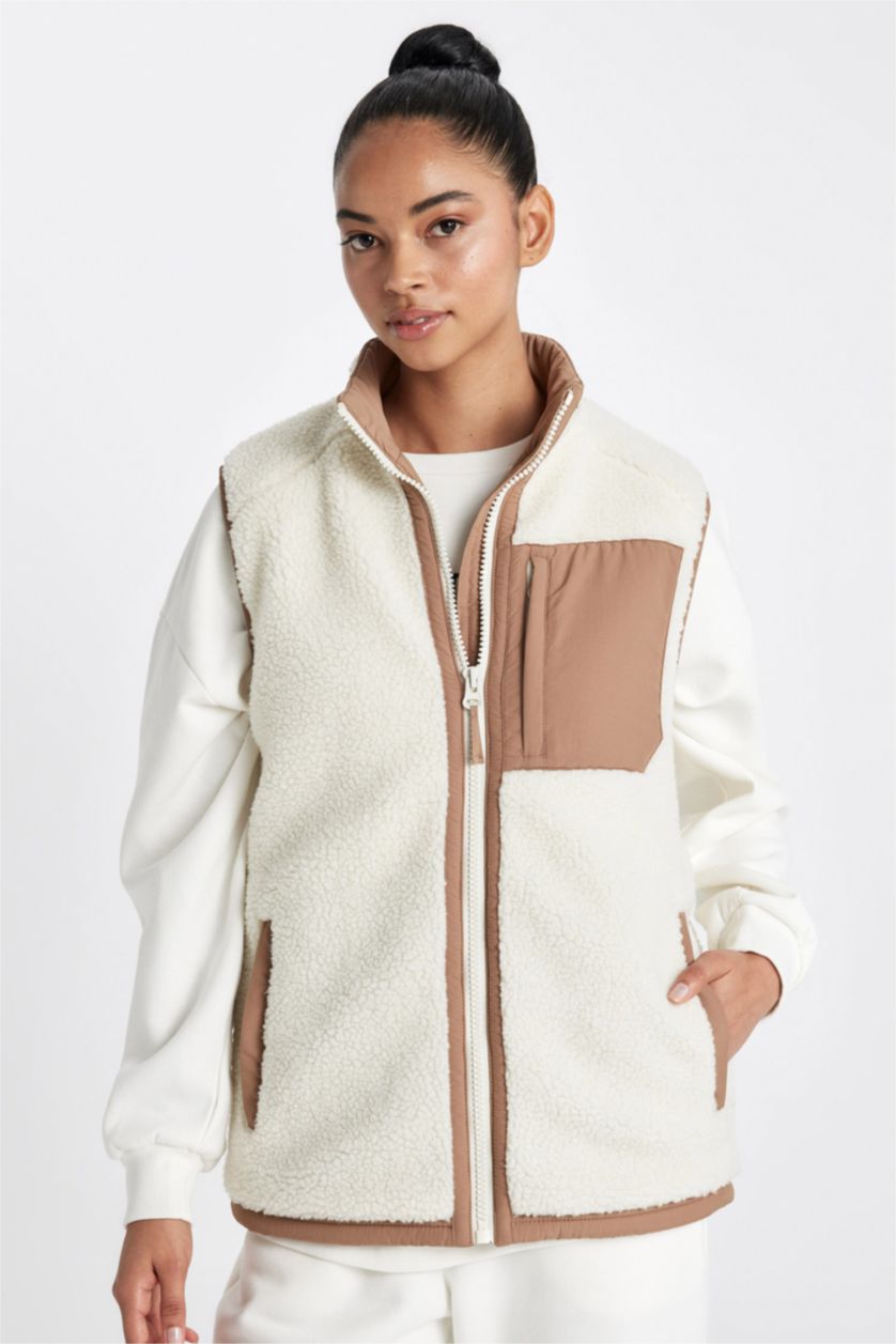 Kadın Taş Normal Kesim Dik Yaka Fermuarlı Cepli Pelüş Yelek