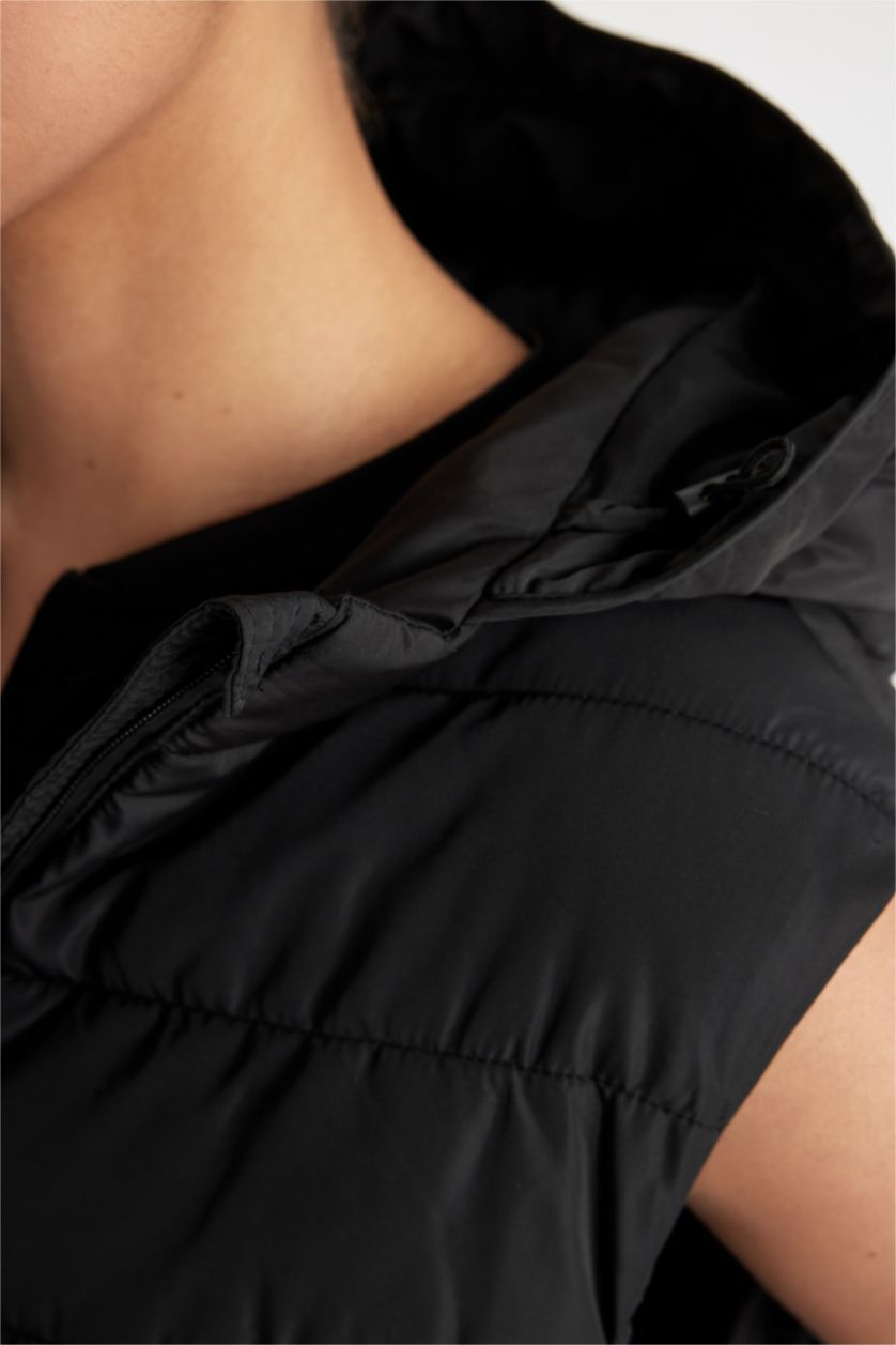 Kadın Siyah Su Geçirmez Şişme Yelek Rüzgar Geçirmez Slim Fit Dar Kesim Kapüşonlu Fermuarlı Cepli