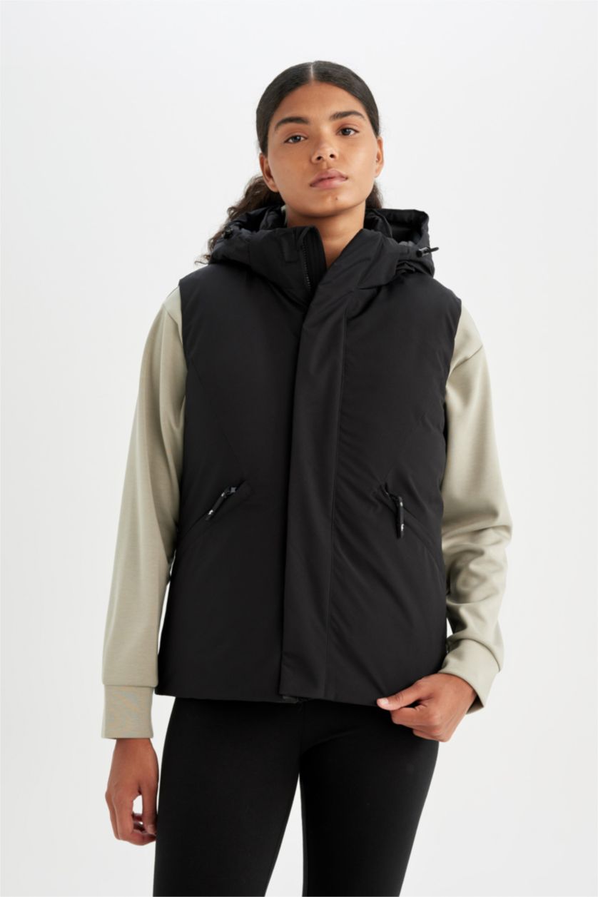 Woman Black Water Repellent Vest