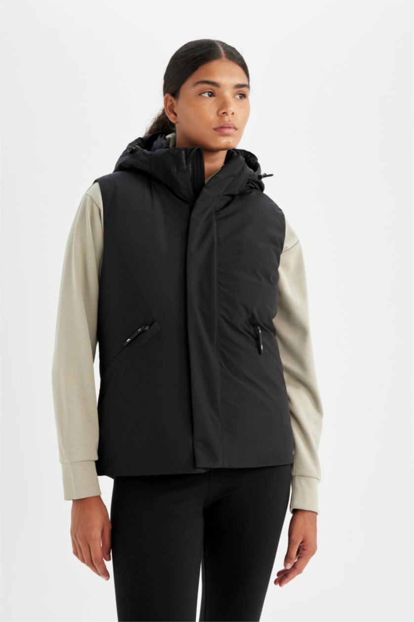 Woman Black Water Repellent Vest