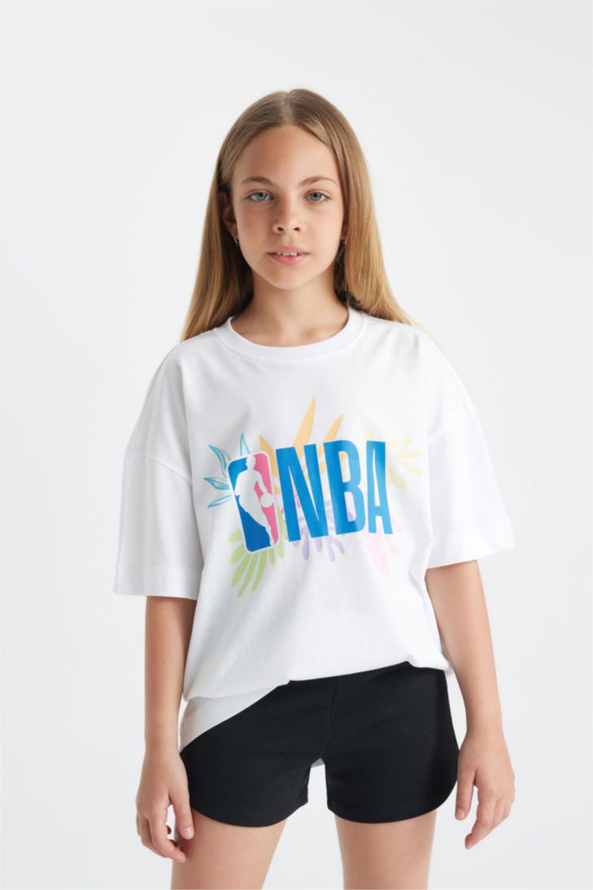 Kız Çocuk - Genç Kız Beyaz Kız Çocuk NBA Wordmark Oversize Geniş Kalıp Bisiklet Yaka Kısa Kollu Tişört
