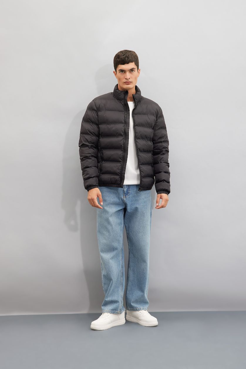 رجال أسود قمصلة نفخ خفيف قصة عادية بياقة عالية بسحاب وجيب