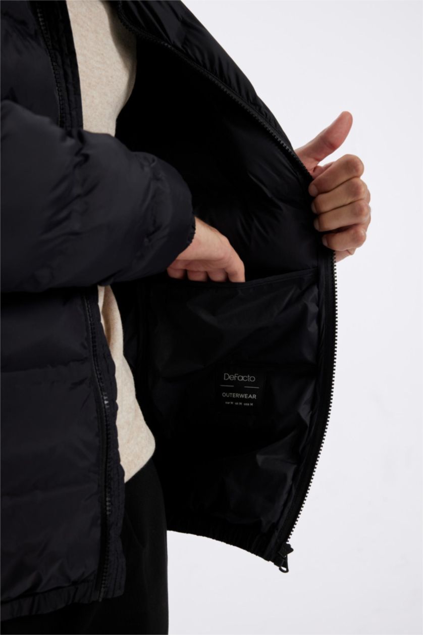 رجال أسود قمصلة نفخ خفيف قصة عادية بياقة عالية بسحاب وجيب