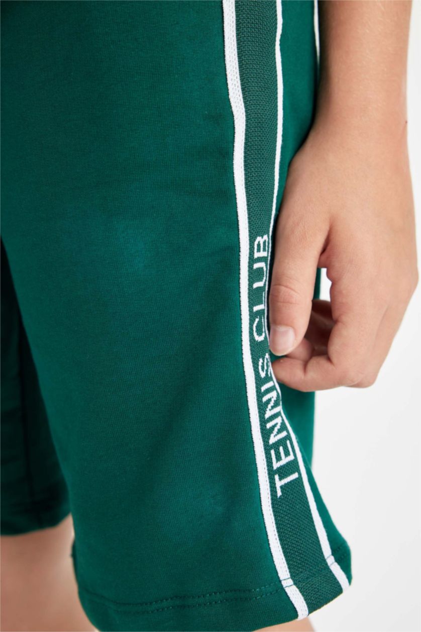 أولاد أخضر غامق شورت ولادي قصة عادية