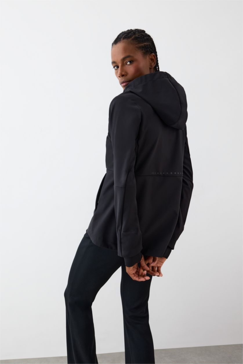 Women Black Water Repellent Zipper Puffer Jacket