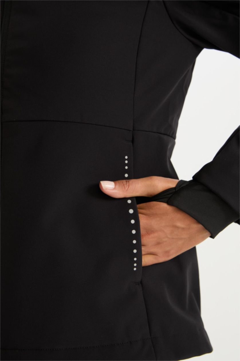 Women Black Water Repellent Zipper Puffer Jacket