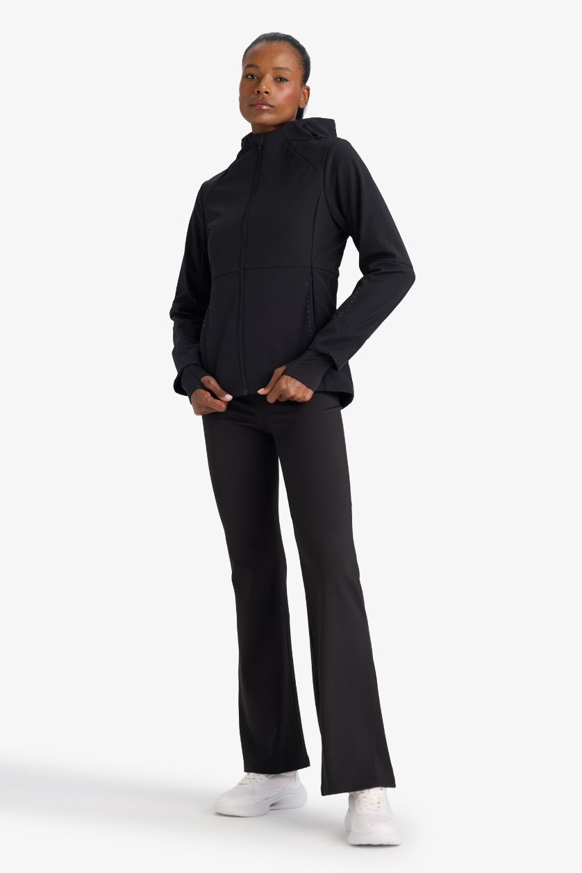 Kadın Siyah Su İtici Softshell Slim Fit Dar Kesim Kapüşonlu Fermuarlı Cepli Mevsimlik Yağmurluk