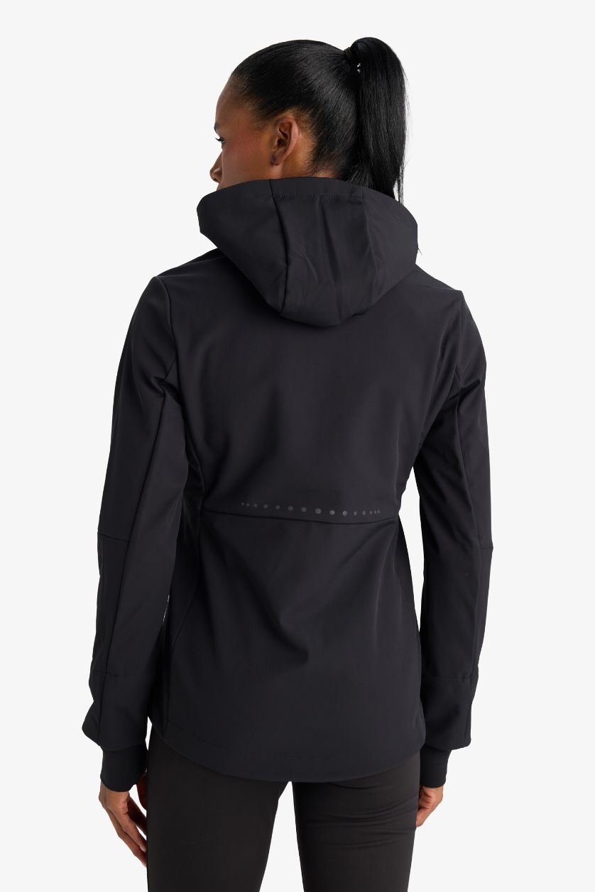 Kadın Siyah Su İtici Softshell Slim Fit Dar Kesim Kapüşonlu Fermuarlı Cepli Mevsimlik Yağmurluk