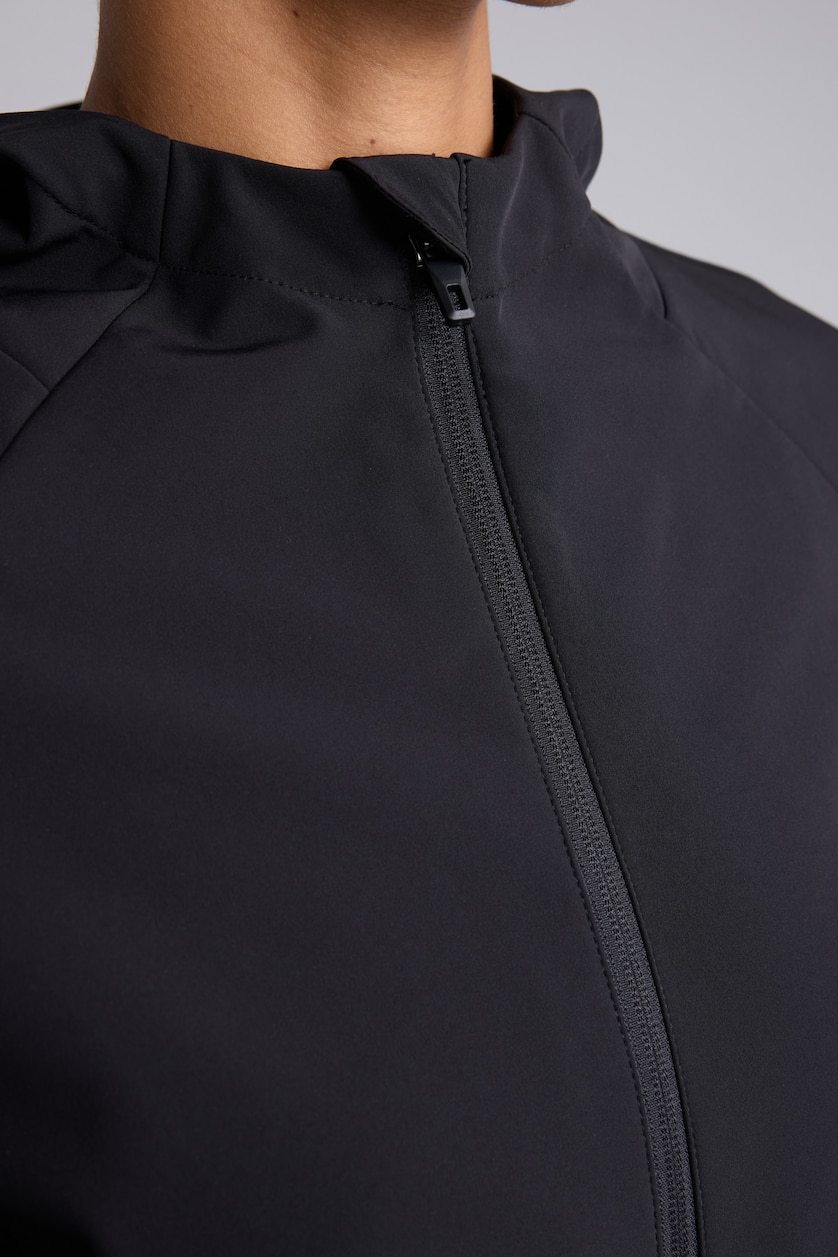 Kadın Siyah Rüzgar Geçirmez Su İtici Slim Fit Kapüşonlu Yağmurluk