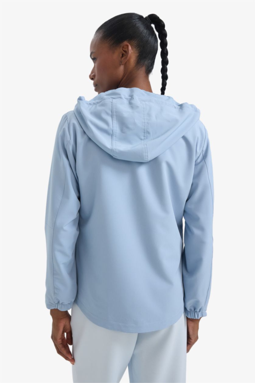 Kadın Açık Mavi Su İtici Regular Fit Kapüşonlu Fermuarlı Mevsimlik Baharlık Yağmurluk
