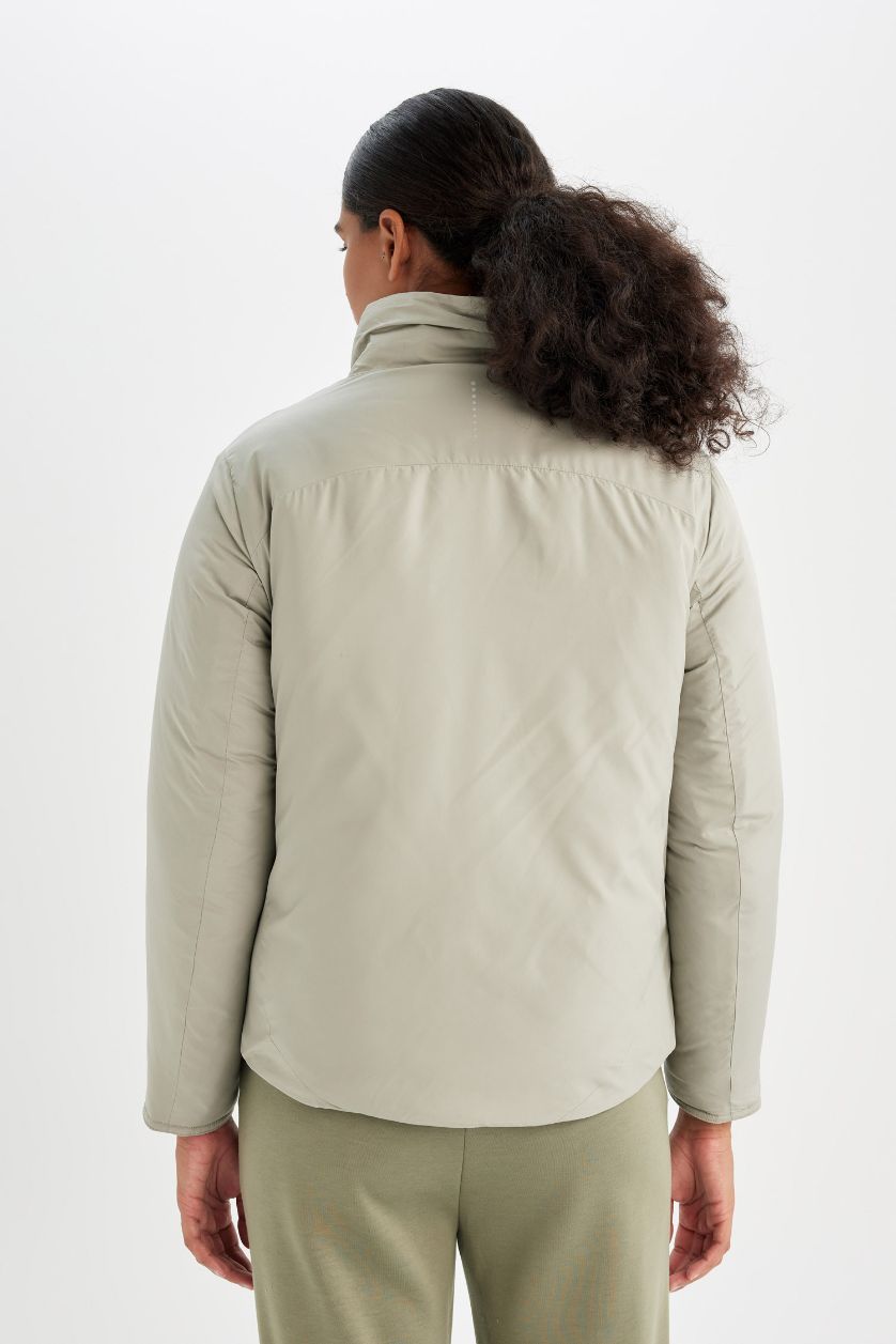 نساء كاكي فاتح جاكيت خفيف قصة عادية مقاوم للماء