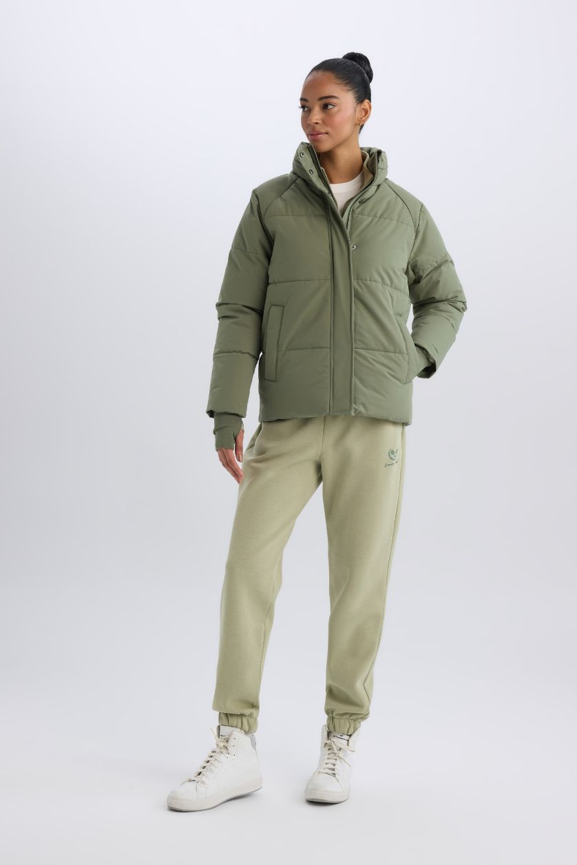 Kadın Açık Haki Sıcak Tutan Şişme Mont Su Geçirmez Rüzgar Geçirmez Parmak Geçmeli  Dik Yaka Fermuarlı Cepli