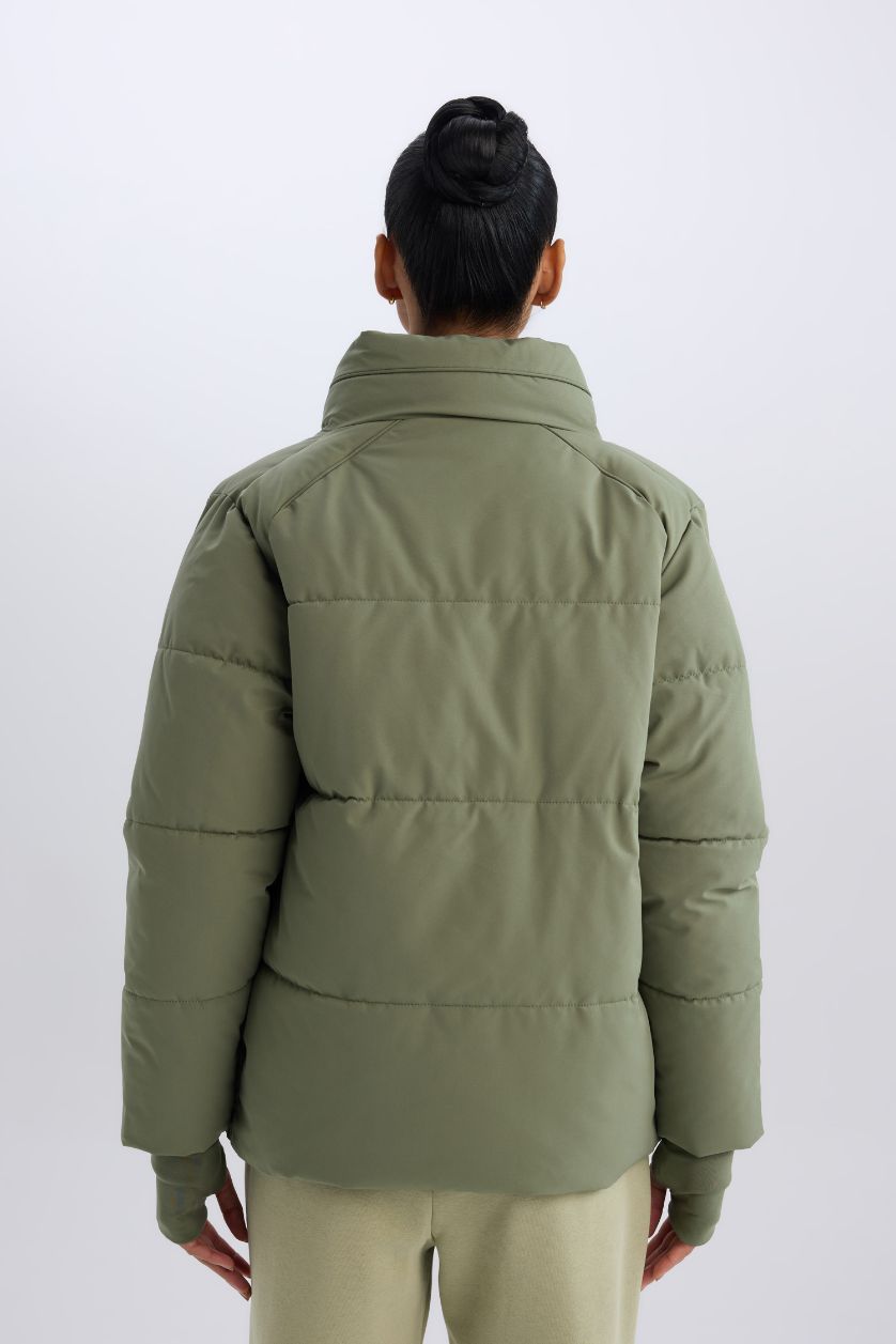 Kadın Açık Haki Sıcak Tutan Şişme Mont Su Geçirmez Rüzgar Geçirmez Parmak Geçmeli  Dik Yaka Fermuarlı Cepli