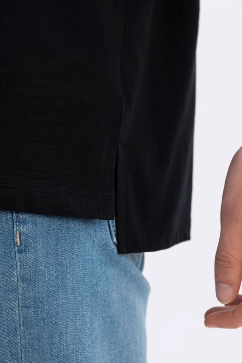 رجال أسود تيشيرت كت قصة عادية وطبعة شعار