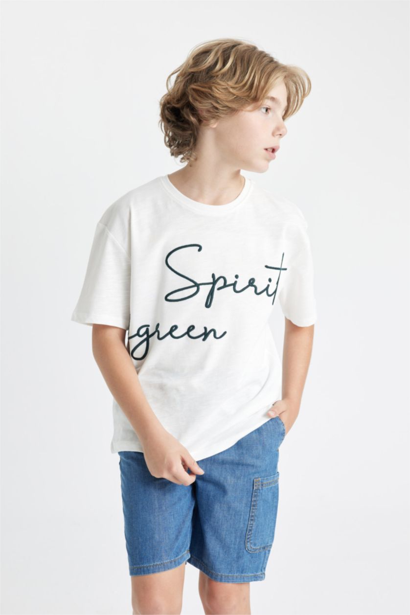 Erkek Çocuk - Genç Erkek Kırık Beyaz Oversize Geniş Kalıp Bisiklet Yaka Nakışlı Kısa Kollu Tişört Erkek Çocuk