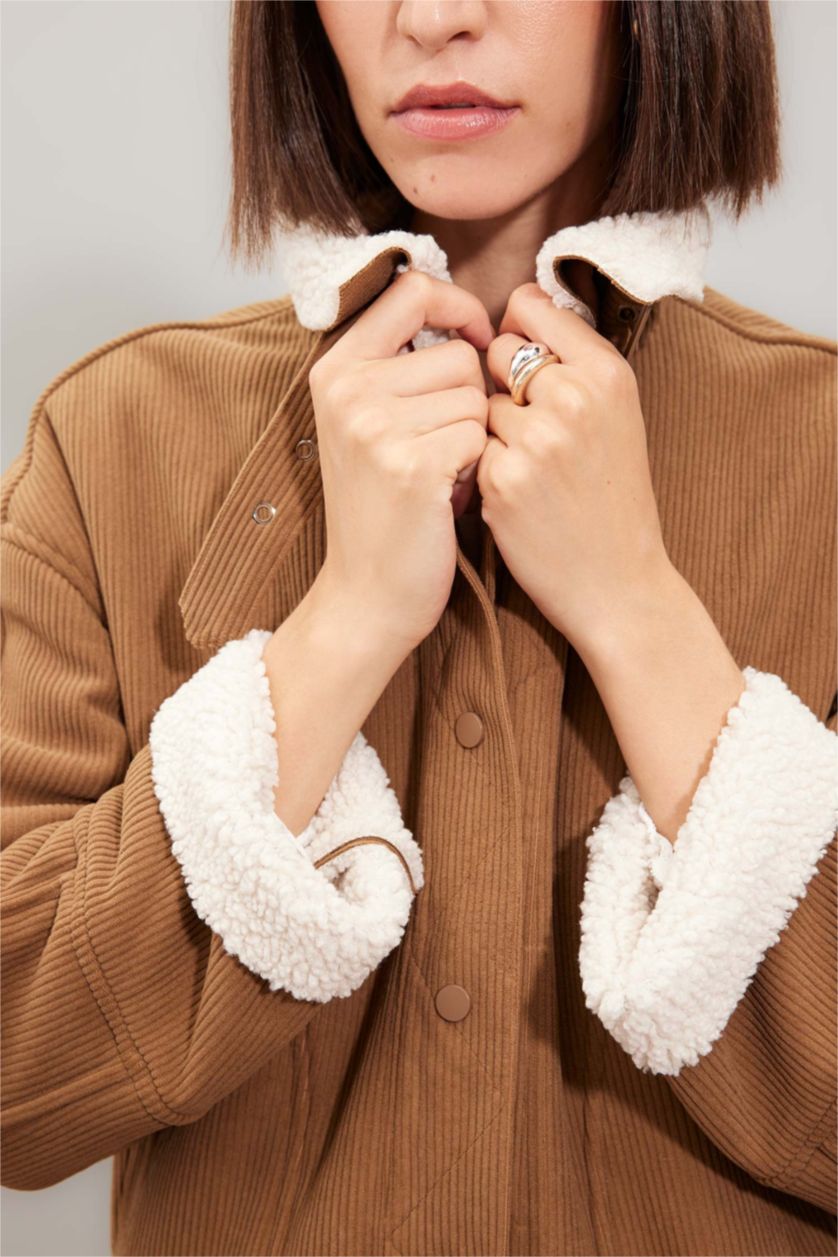 Kadın Camel Regular Kalıp Kadife Mont Polo Yaka Çıtçıtlı İçi Suni Kürklü Ceket