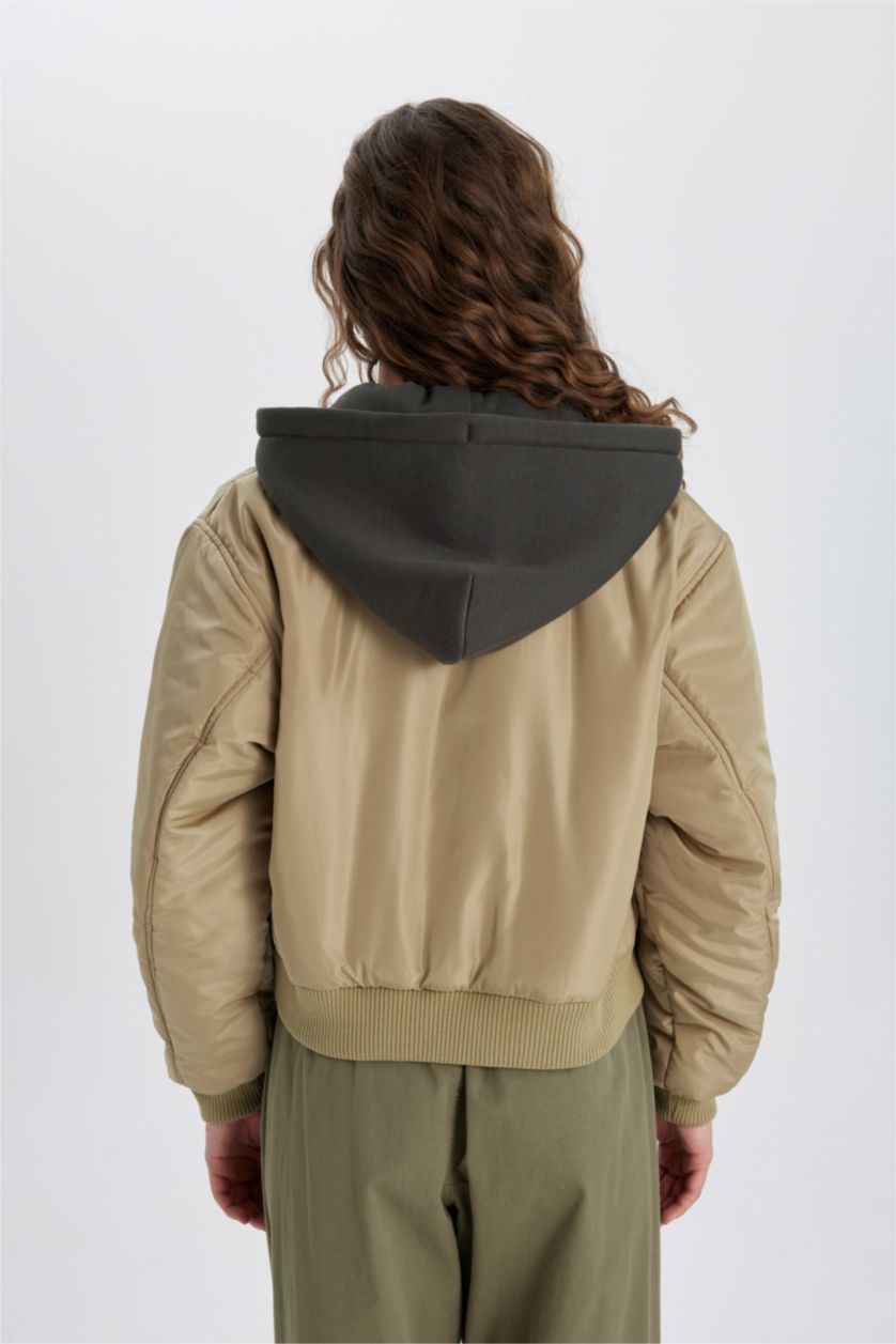 Kadın Açık Haki Regular Kalıp Kapüşonlu Fermuarlı Cepli Bomber Ceket Mont