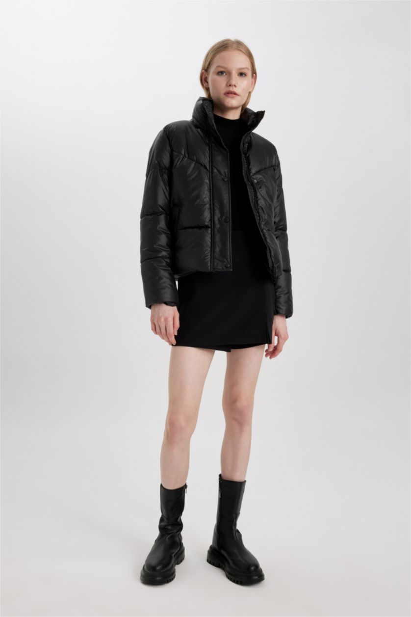 Kadın Siyah Su İtici Şişme Mont Dik Yaka Fermuar Çıtçıtlı Cepli