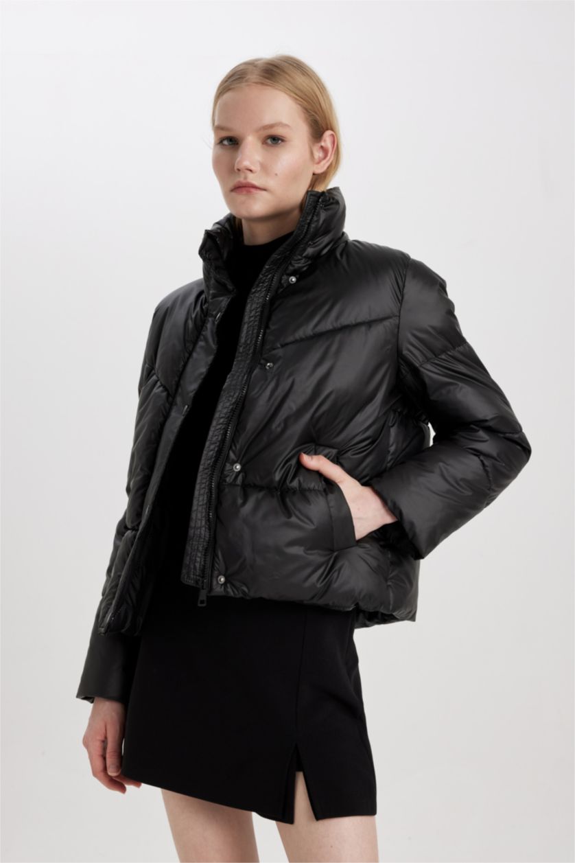 Kadın Siyah Su İtici Şişme Mont Dik Yaka Fermuar Çıtçıtlı Cepli