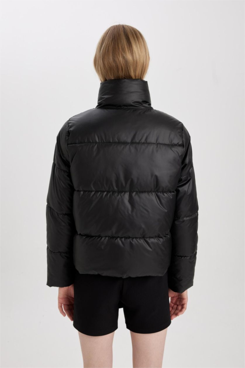 Kadın Siyah Su İtici Şişme Mont Dik Yaka Fermuar Çıtçıtlı Cepli