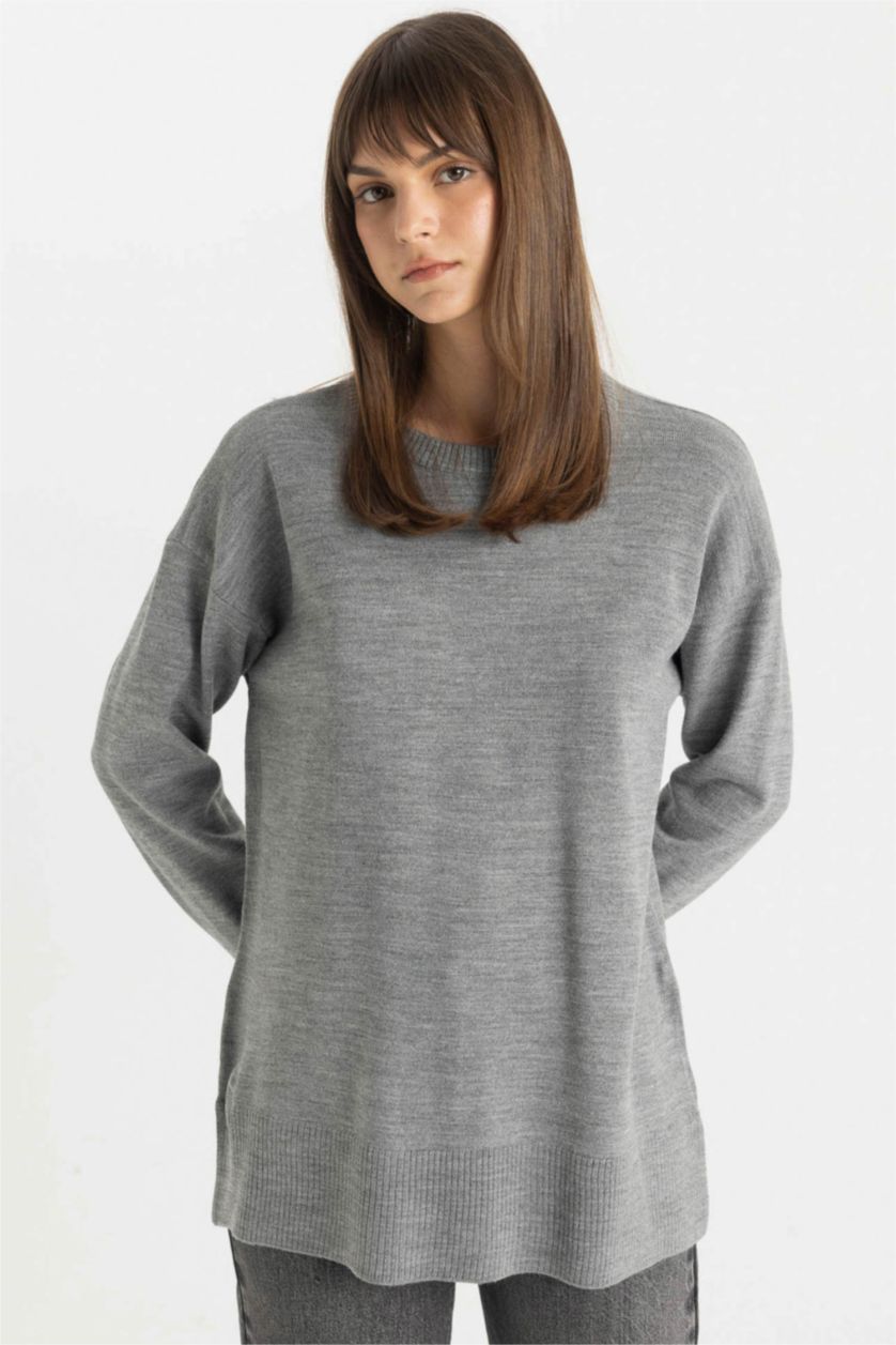 Kadın Gri Regular Fit Bisiklet Yaka Yırtmaçlı Basic Düz Triko Kazak Tunik