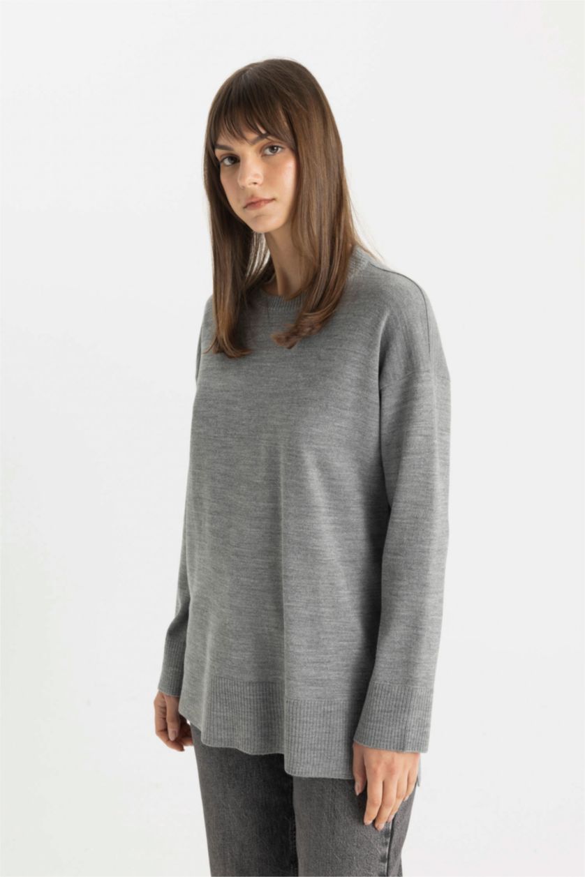 Kadın Gri Regular Fit Bisiklet Yaka Yırtmaçlı Basic Düz Triko Kazak Tunik