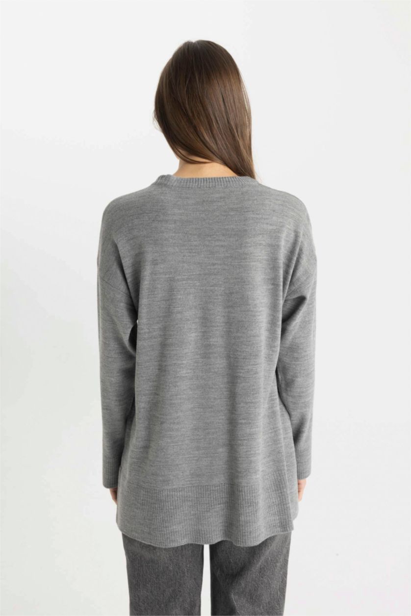 Kadın Gri Regular Fit Bisiklet Yaka Yırtmaçlı Basic Düz Triko Kazak Tunik