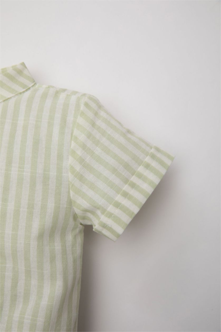 Erkek Bebek Açık Yeşil Erkek Bebek Yenidoğan 2'li Takım Düğmeli Yaka Çizgili Kısa Kollu Çıtçıtlı Body Çorap