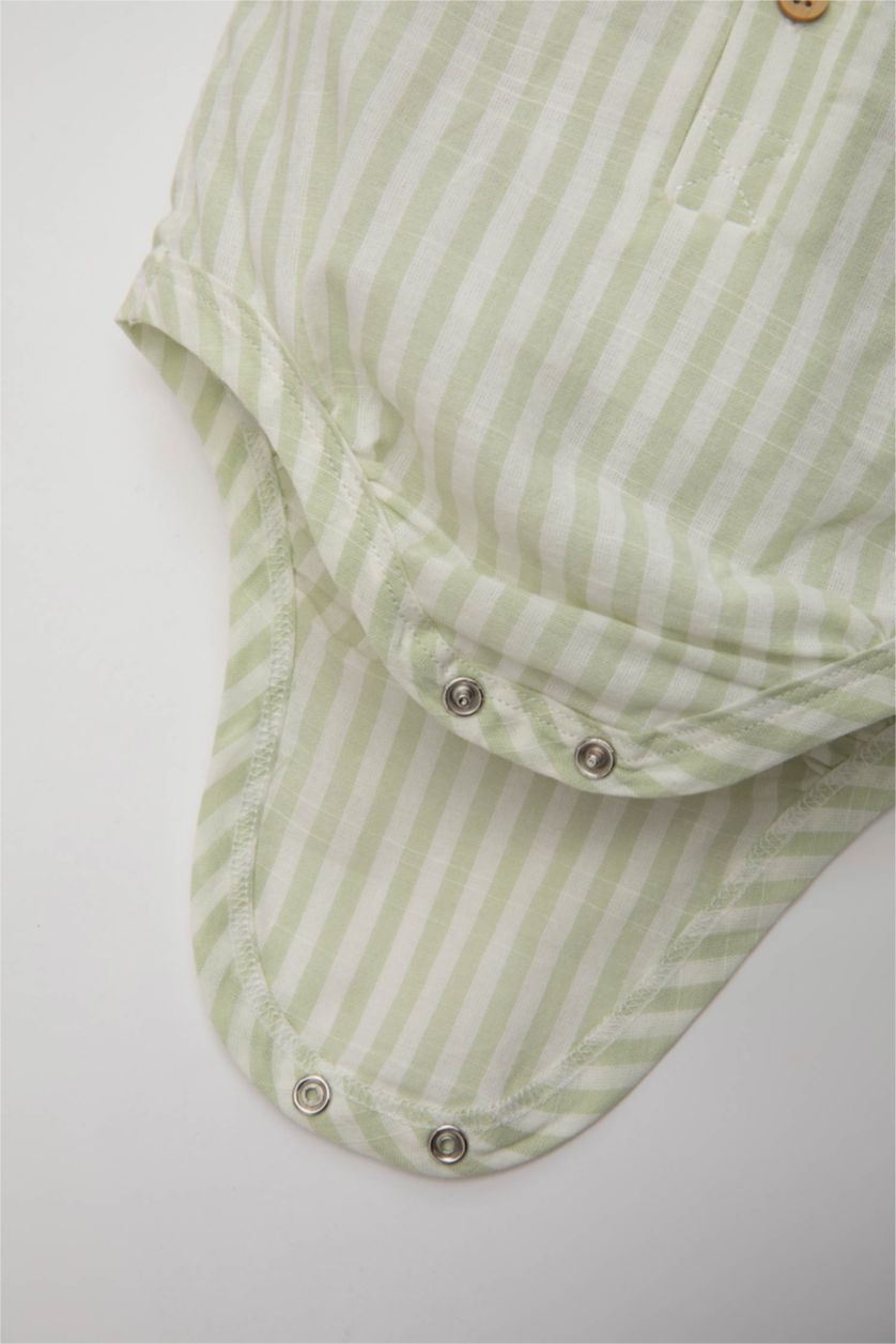 Erkek Bebek Açık Yeşil Erkek Bebek Yenidoğan 2'li Takım Düğmeli Yaka Çizgili Kısa Kollu Çıtçıtlı Body Çorap