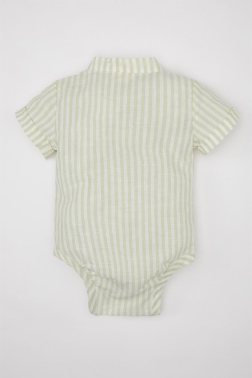 Erkek Bebek Açık Yeşil Erkek Bebek Yenidoğan 2'li Takım Düğmeli Yaka Çizgili Kısa Kollu Çıtçıtlı Body Çorap