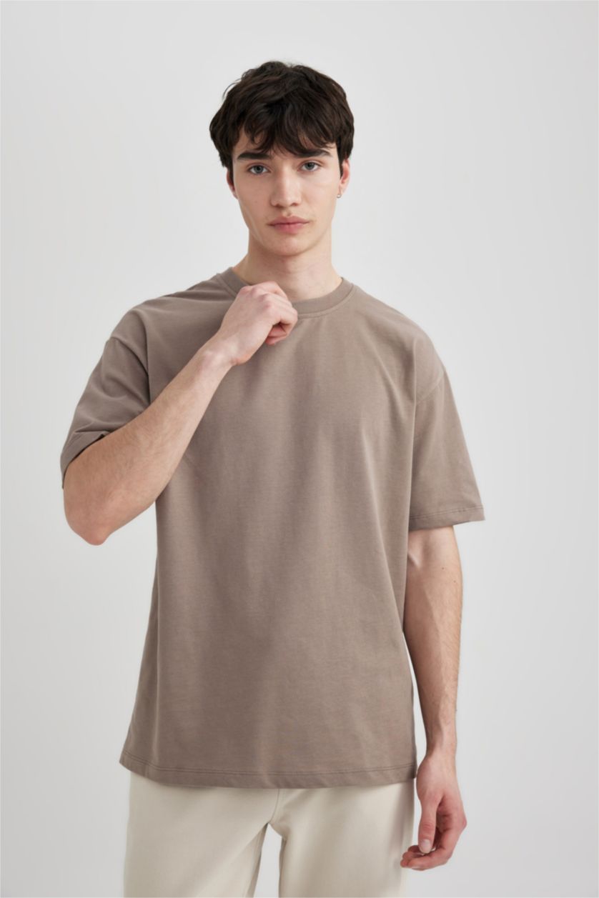 Man Light Brown Boxy Fit Crew Neck Short Sleeve T-Shirt