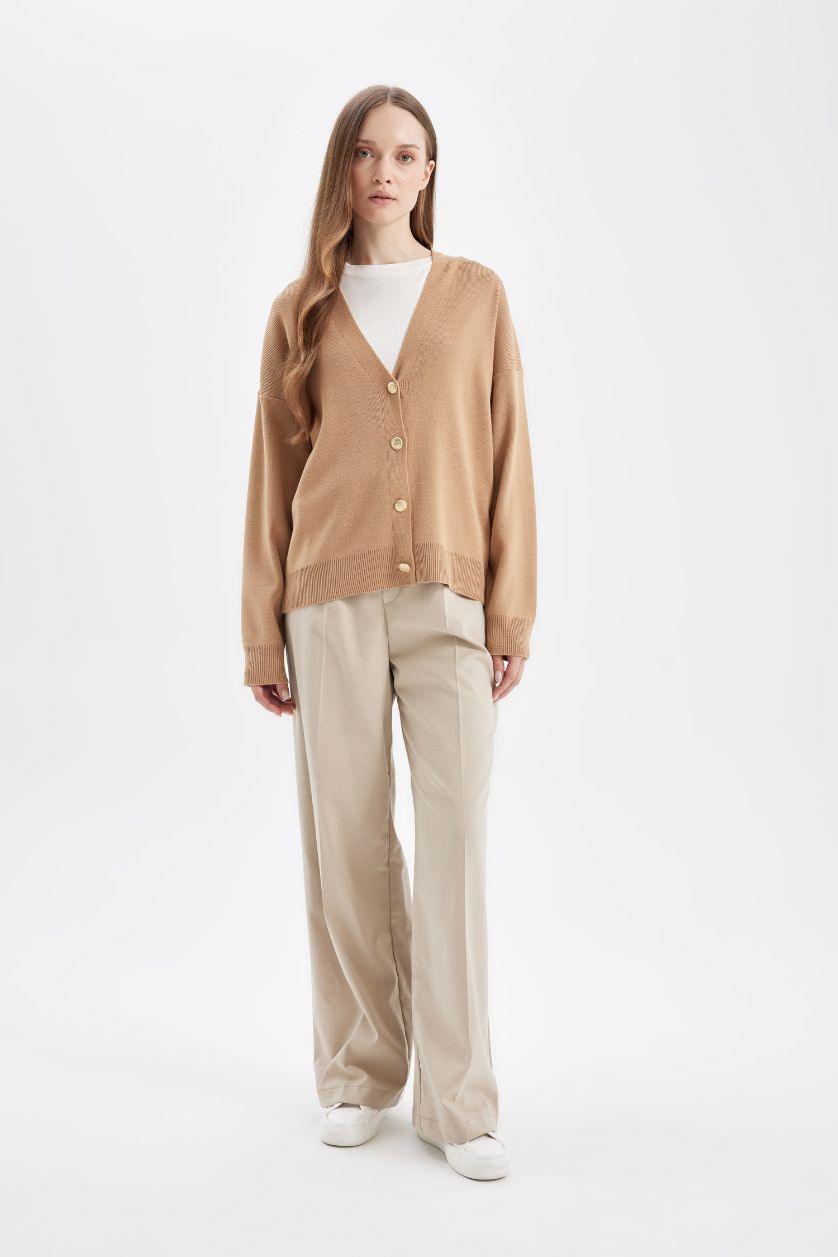 Kadın Bej Relax Fit V Yaka Basic Düz Düğmeli Triko Hırka