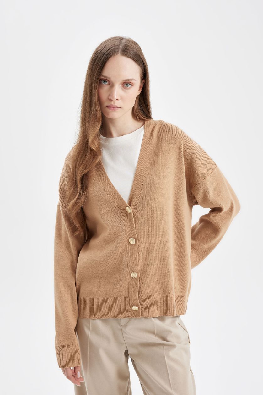 Kadın Bej Relax Fit V Yaka Basic Düz Düğmeli Triko Hırka