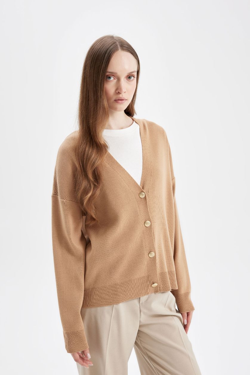 Kadın Bej Relax Fit V Yaka Basic Düz Düğmeli Triko Hırka