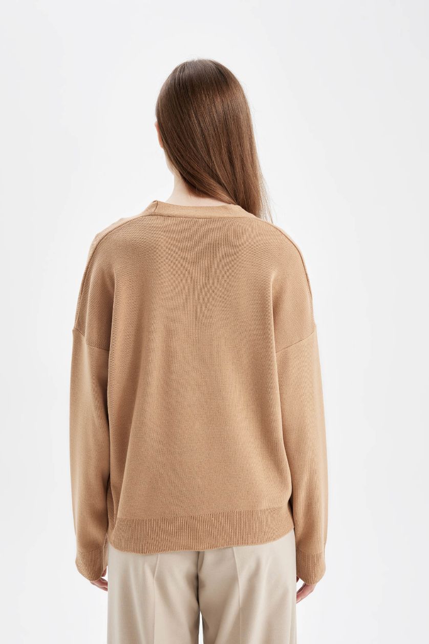 Kadın Bej Relax Fit V Yaka Basic Düz Düğmeli Triko Hırka