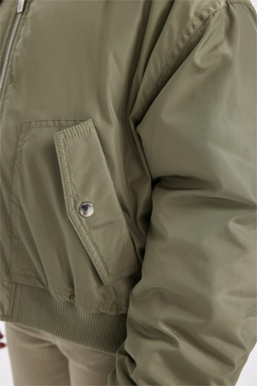 Kız Çocuk - Genç Kız Açık Haki Çıkarılabilir Kapüşonlu Ribana Kollu Çıtçıtlı Cepli Bomber Mont Kız Çocuk