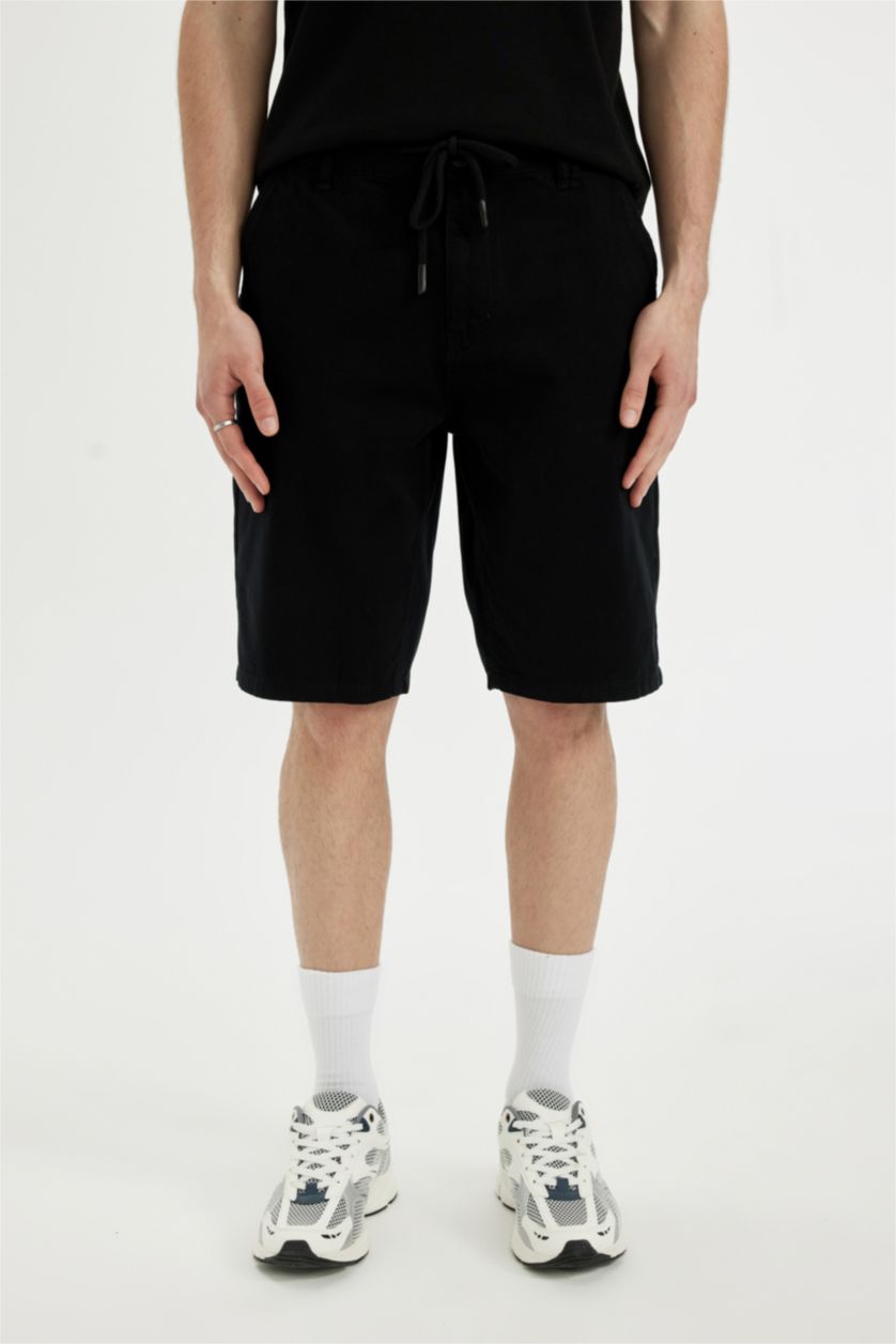 رجال أسود شورت برمودا قصة عادية ورجل عادي