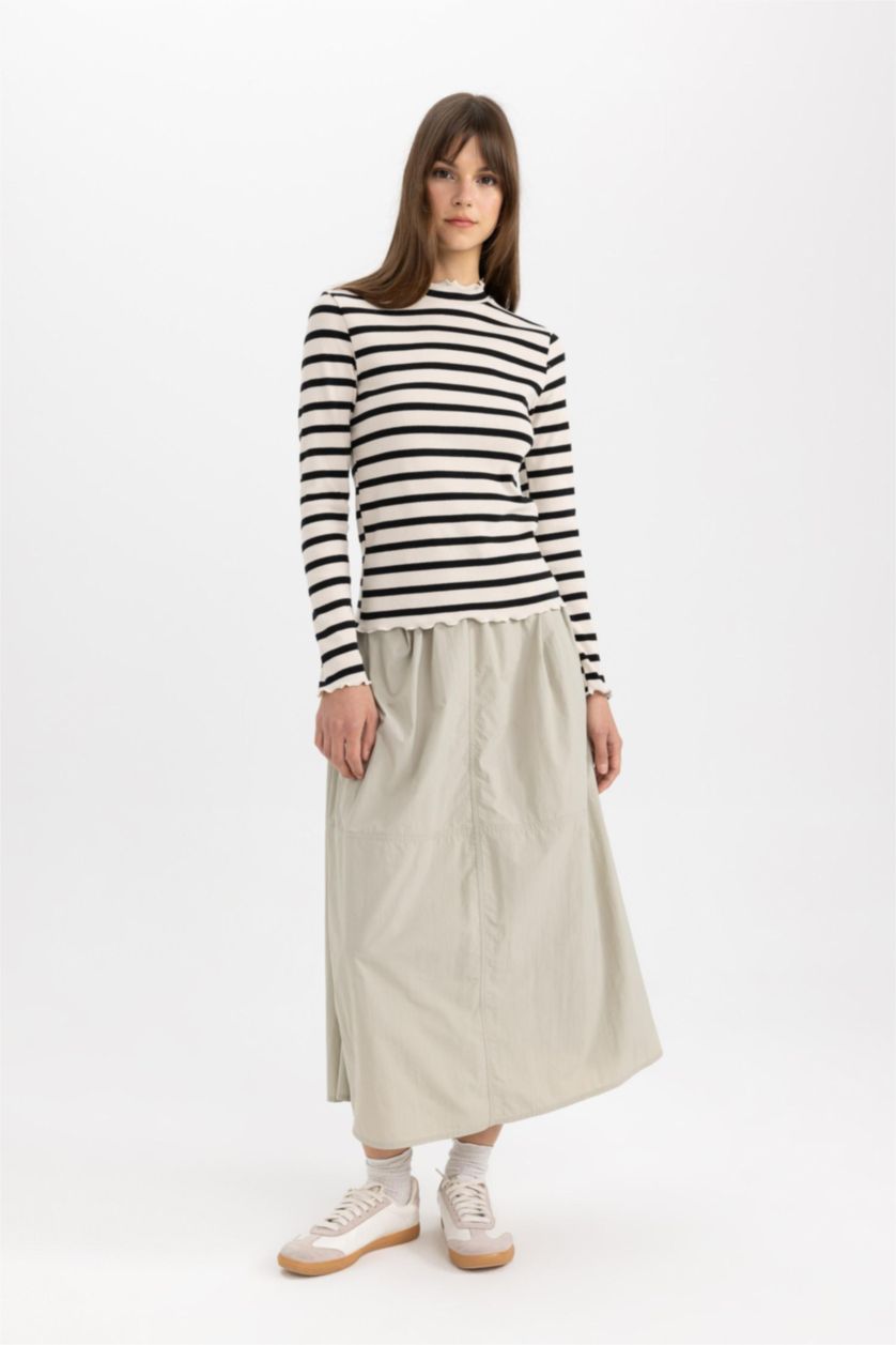 Kadın Ekru Yarım Balıkçı Yaka Çizgili Uzun Kollu Tişört