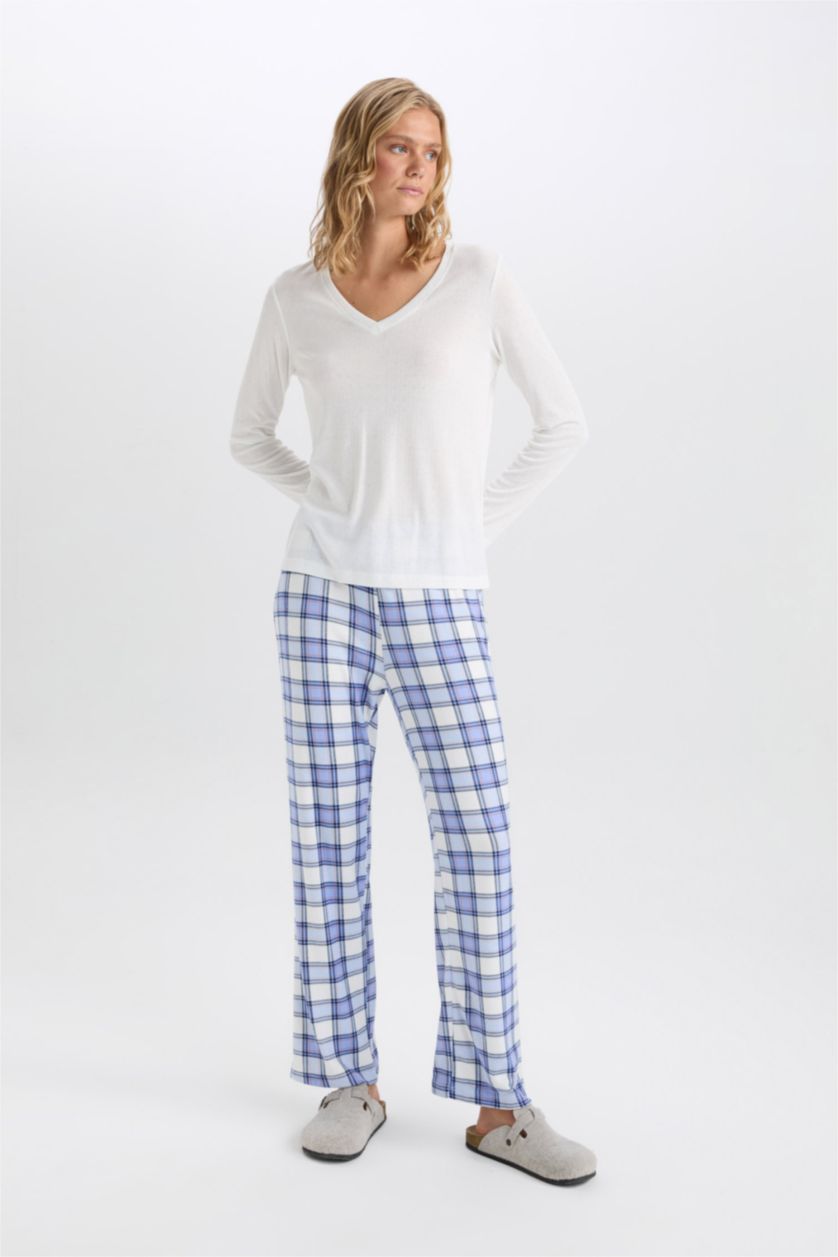 Woman Blue Fall in Love V Neck Basic Top Checked Bottom 2 Piece Pajama Set