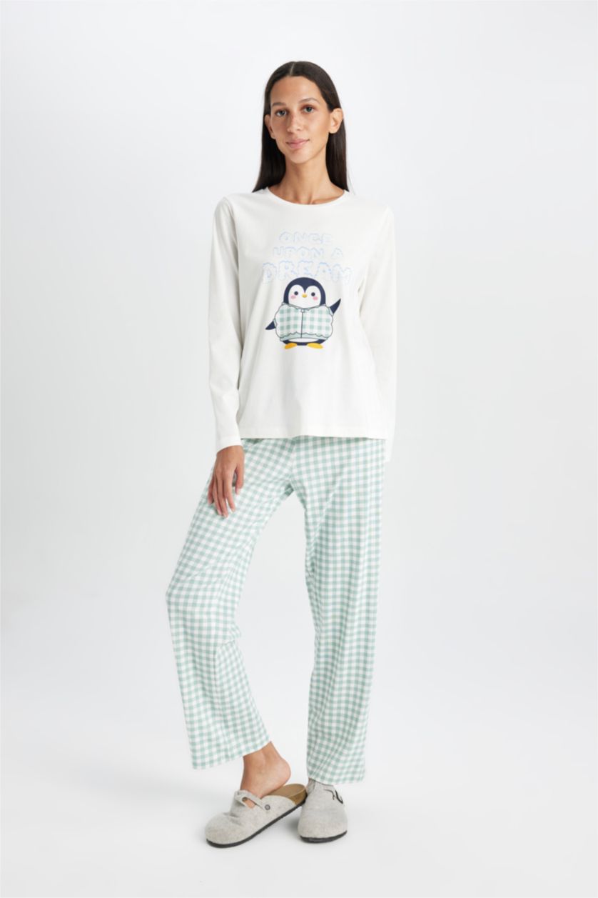 FEMME Bleu Pyjama Top imprimé à manches longues et col rond et pantalon à carreaux de Fall in Love