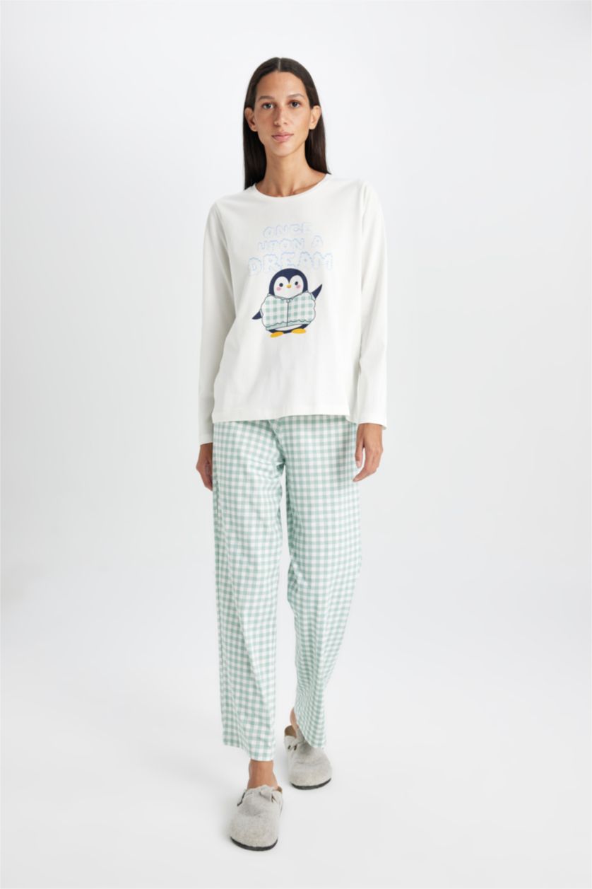 FEMME Bleu Pyjama Top imprimé à manches longues et col rond et pantalon à carreaux de Fall in Love