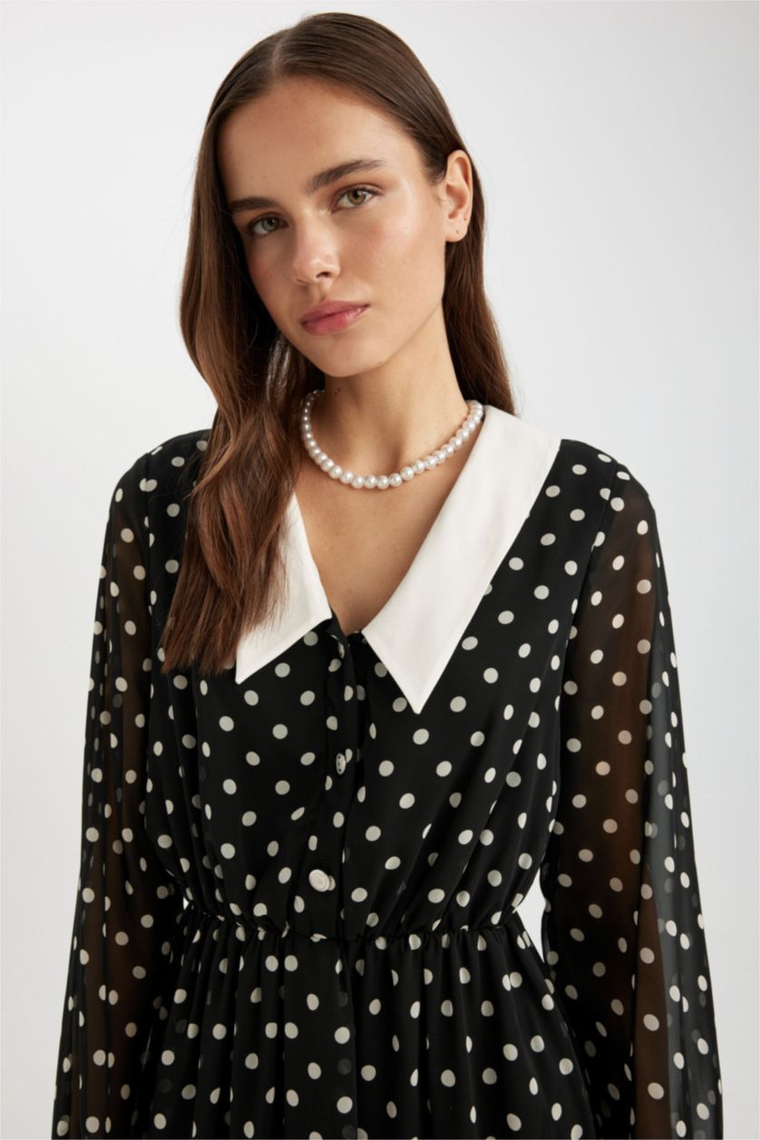 FEMME Noir Mini robe à manches longues en mousseline à pois