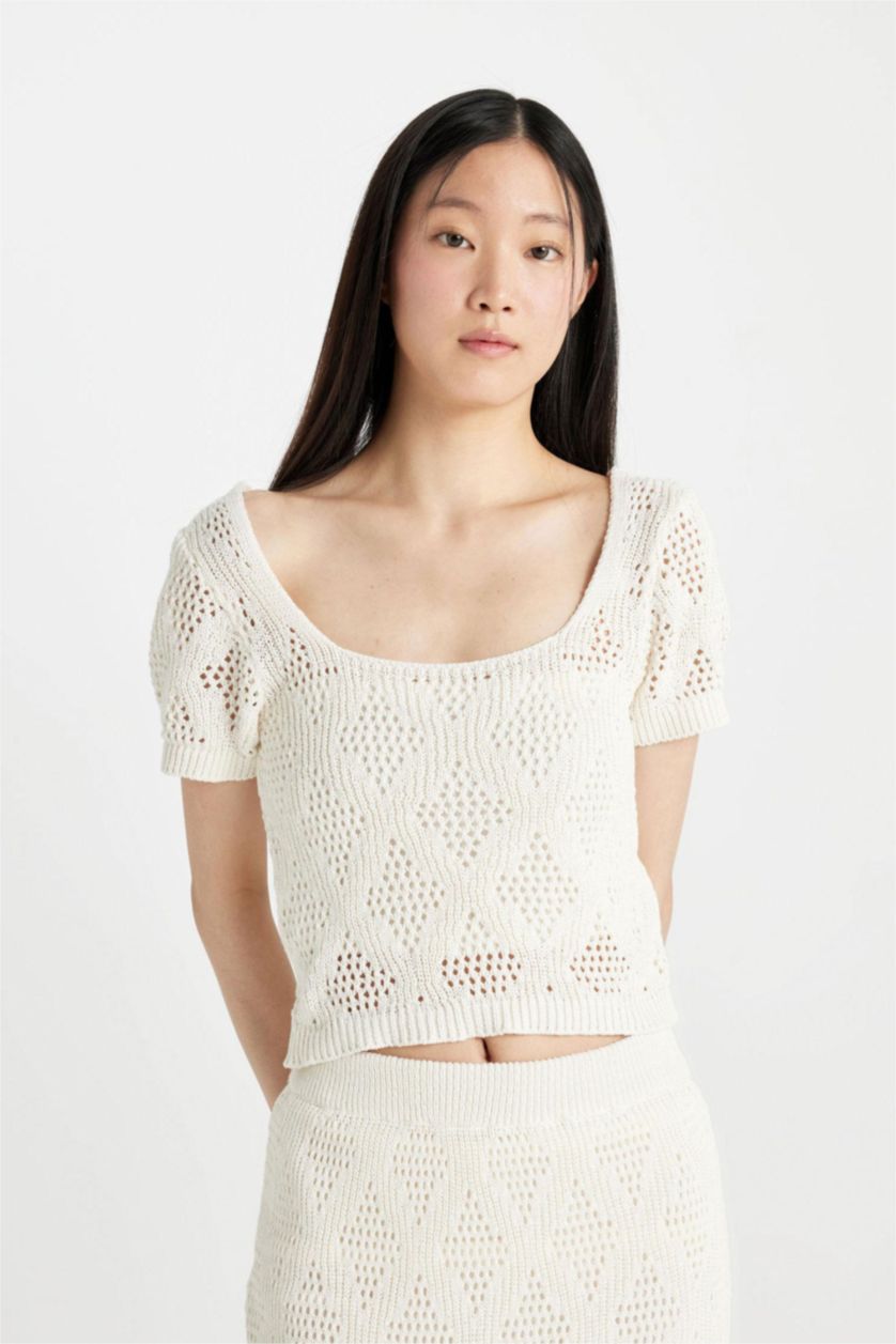 Woman Ecru Square Neck Crop Top Pullover