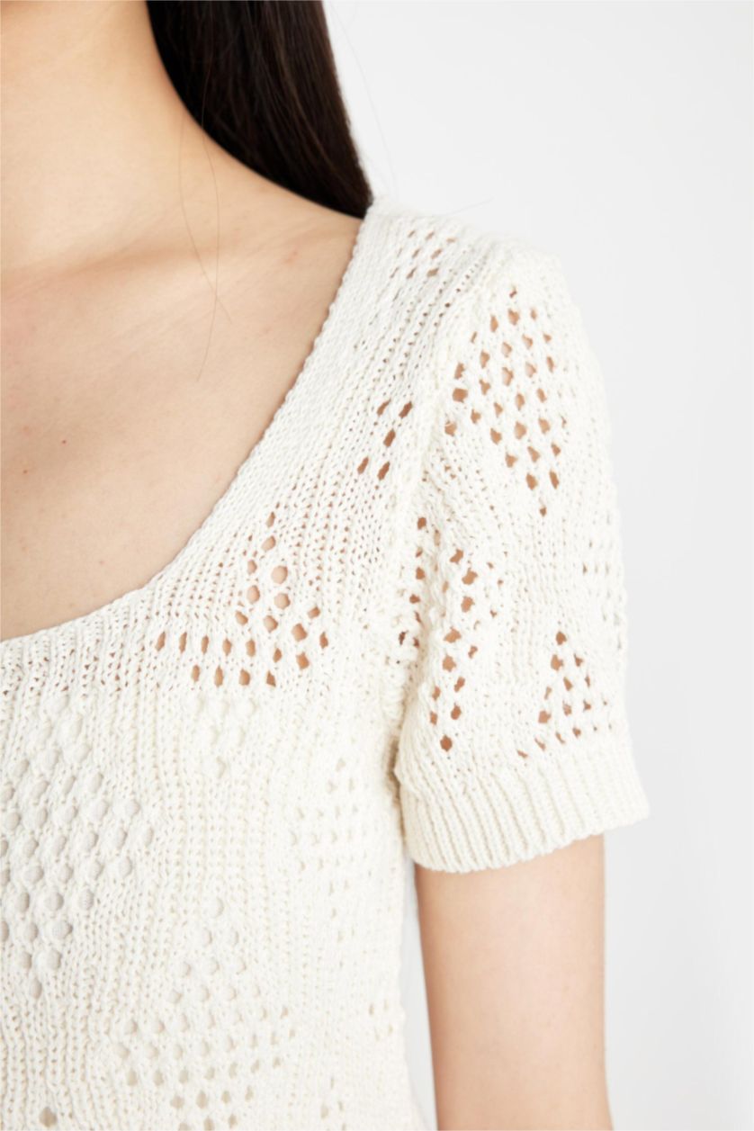 Woman Ecru Square Neck Crop Top Pullover