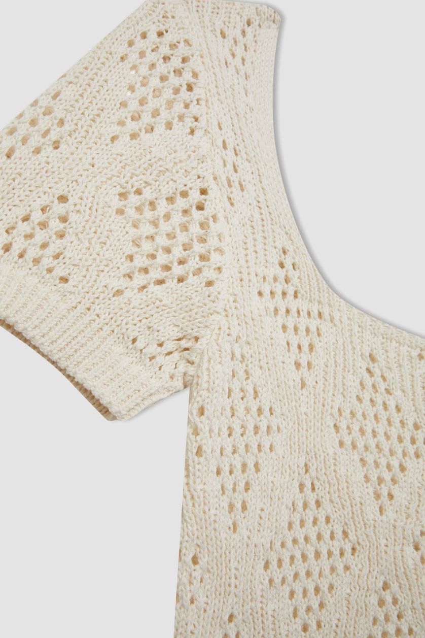 Woman Ecru Square Neck Crop Top Pullover