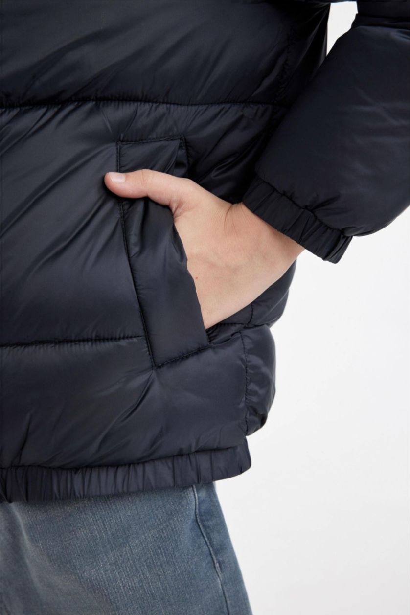 Erkek Çocuk - Genç Erkek Koyu Gri Su Geçirmez Kapüşonlu Fermuarlı Çıtçıtlı Cepli Mont Erkek Çocuk