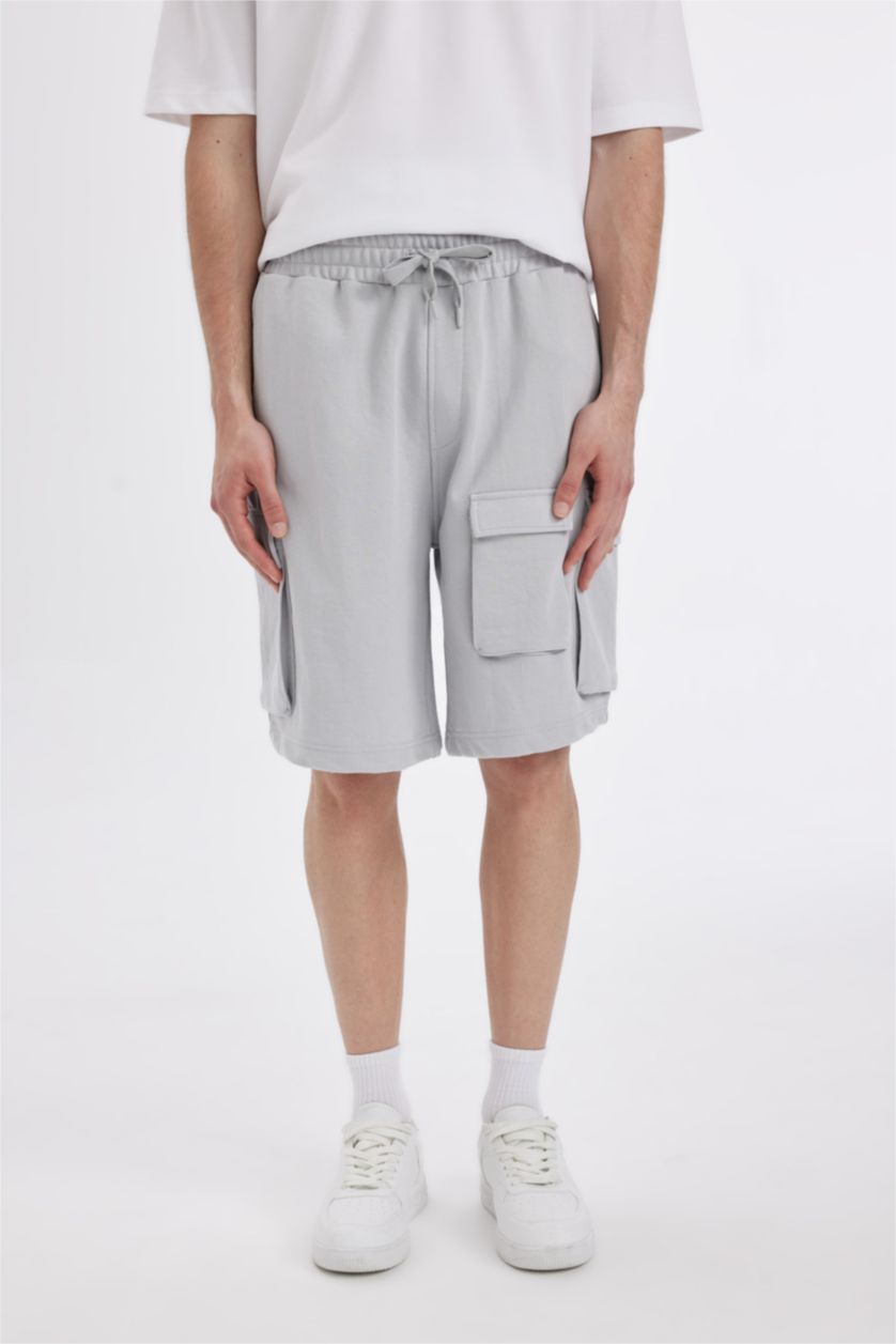 رجال رمادي فاتح شورت كارجو قصة مريحة بجيب