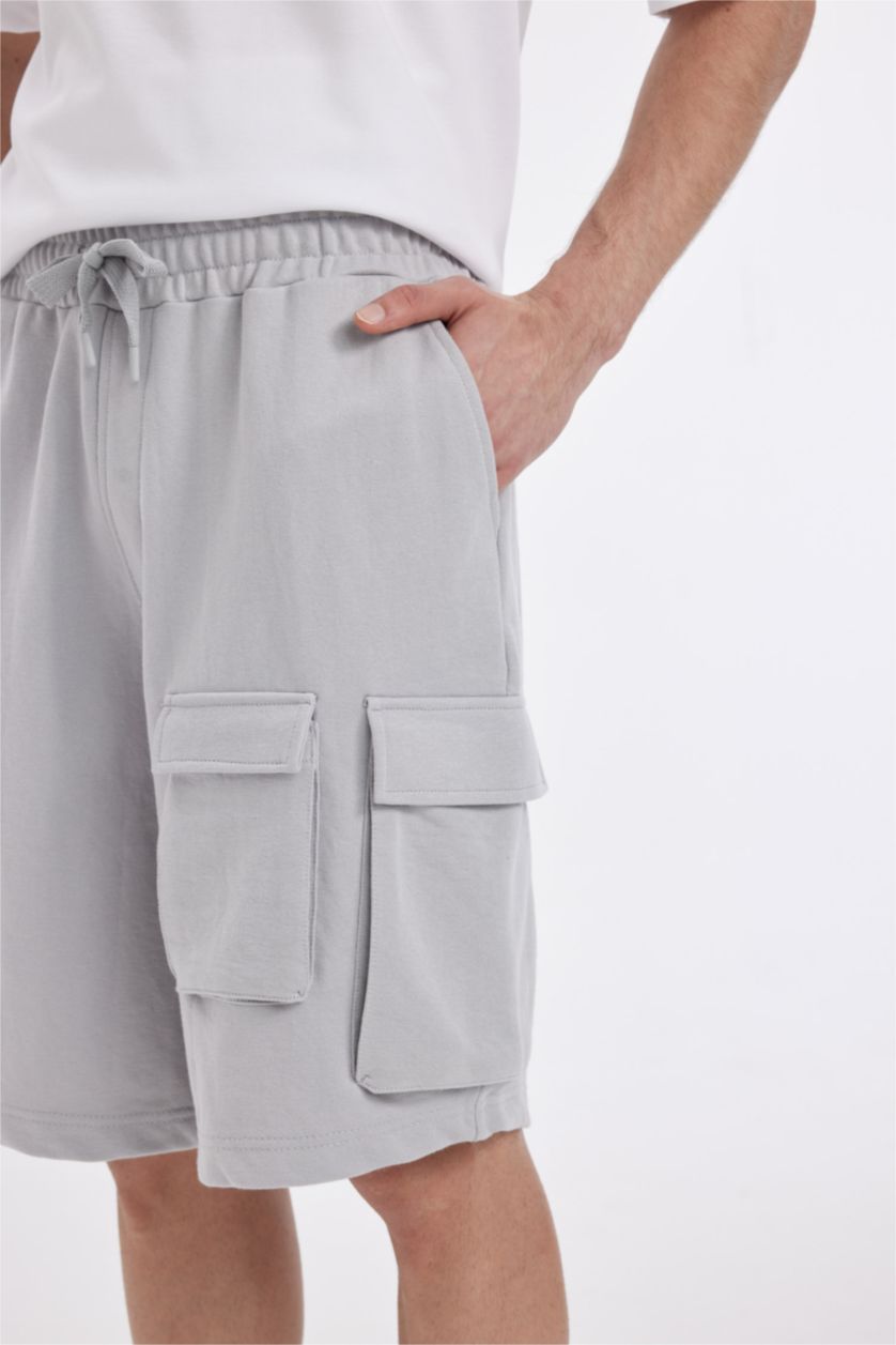 رجال رمادي فاتح شورت كارجو قصة مريحة بجيب